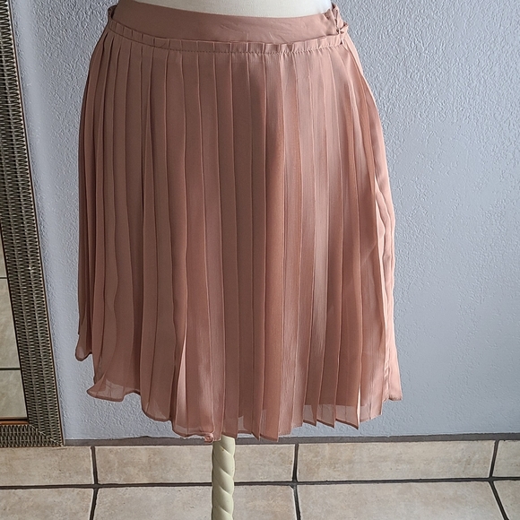 New Lauren Conrad skirt🌷 - Picture 3 of 8